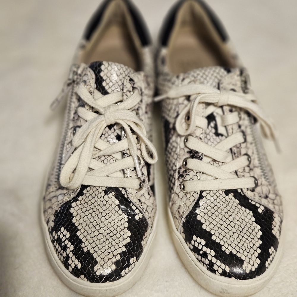 Naturalizer Macayla Sneakers - Picture 6 of 9